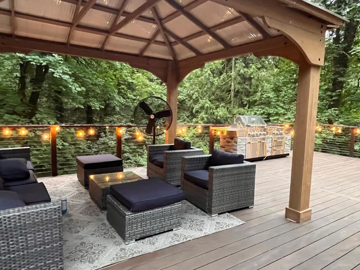 Serene Oasis Getaway With Sauna And A Swim Spa. Portland Exterior photo